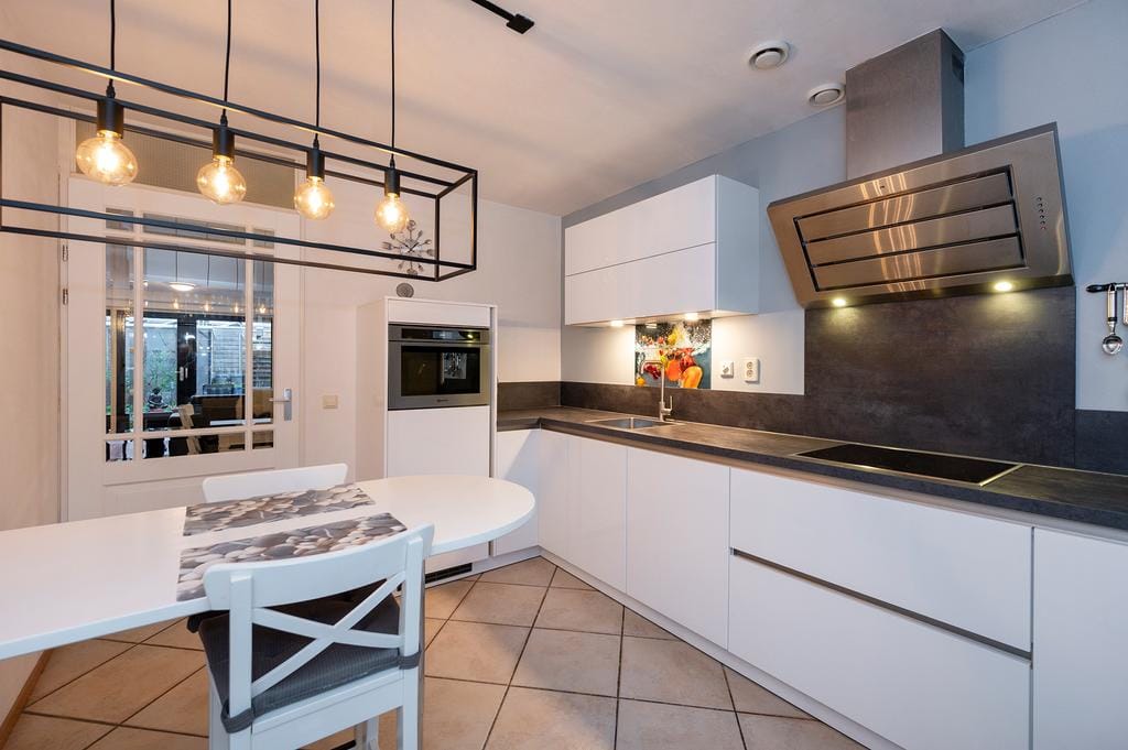 Foto 6 van A. Roland Holststraat 30