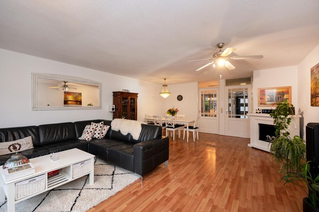 Foto 9 van A. Roland Holststraat 30