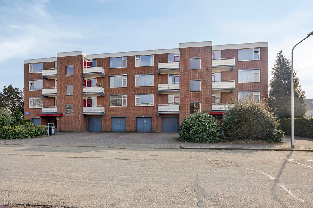 Photo 2 of Carry van Bruggenstraat 30