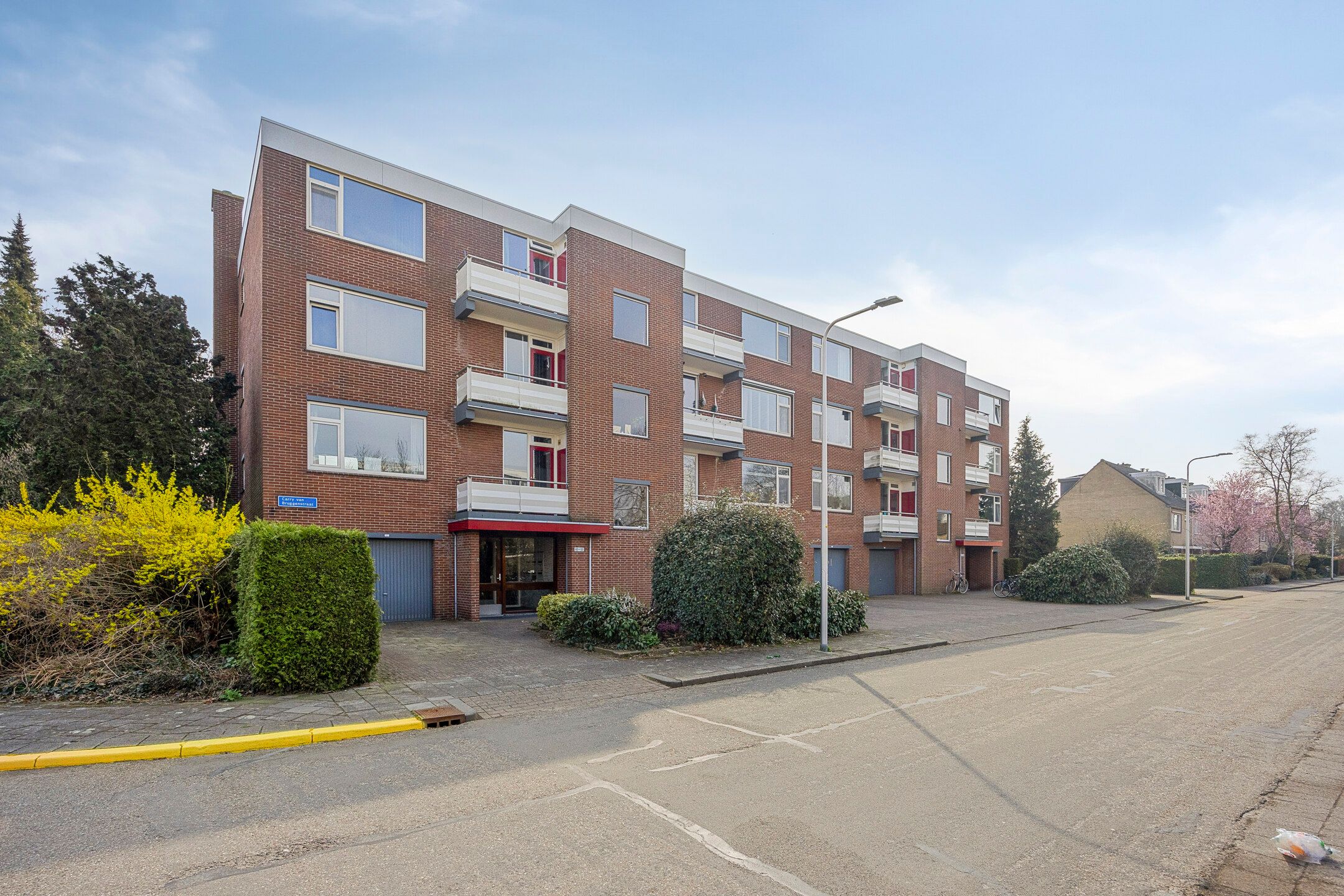 Photo 33 of Carry van Bruggenstraat 30