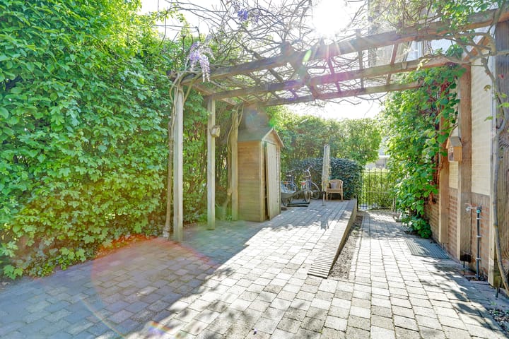 Photo 36 of Roos van Dekamahof 8