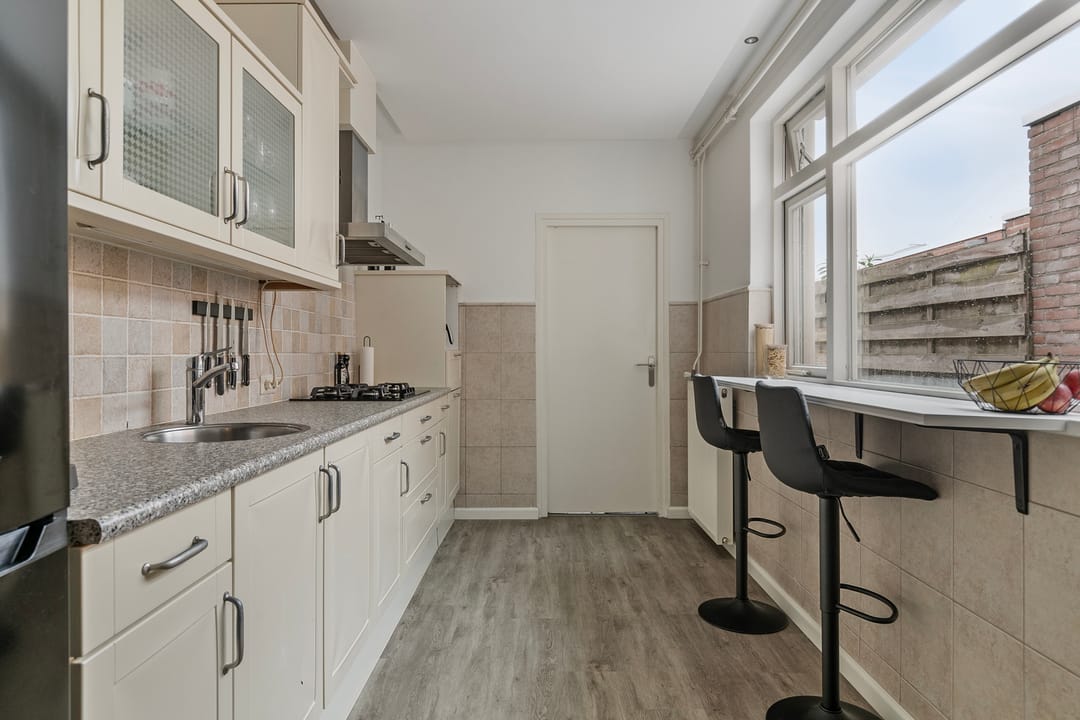 Photo 13 of Outshoornstraat 58