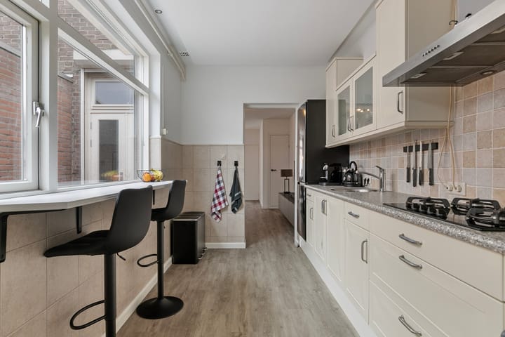 Foto 15 van Outshoornstraat 58