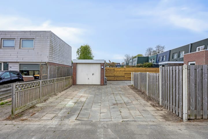 Photo 3 of Botter 18