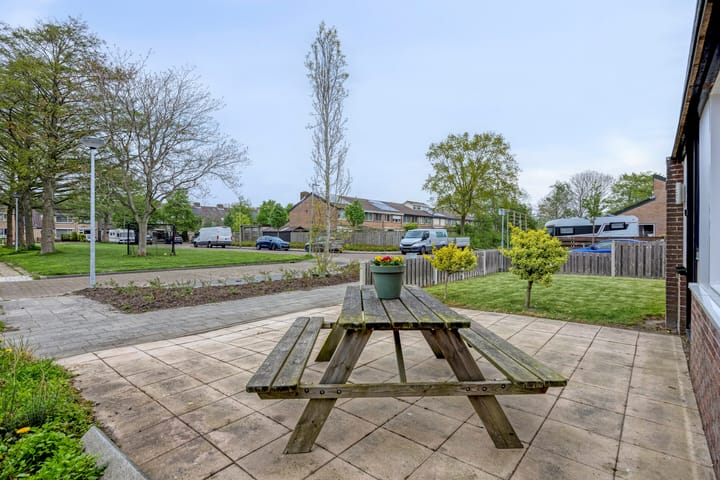 Photo 44 of Botter 18