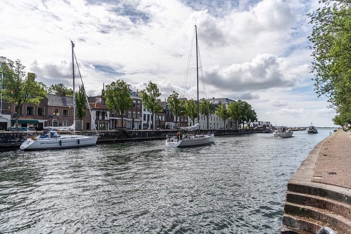 Foto 10 van Stationsplein 198