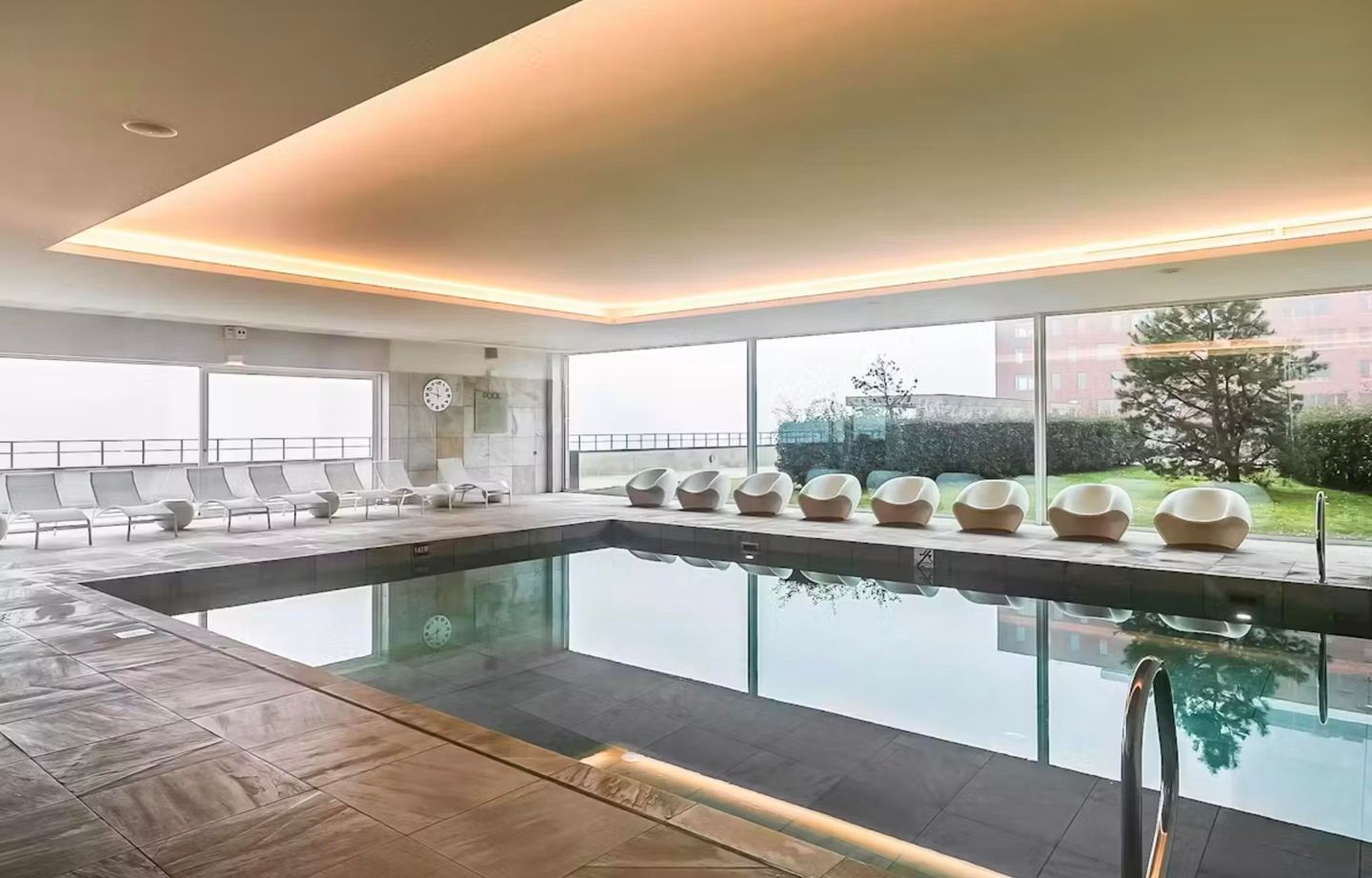 Foto 49 van Van der Hoevenplein 133