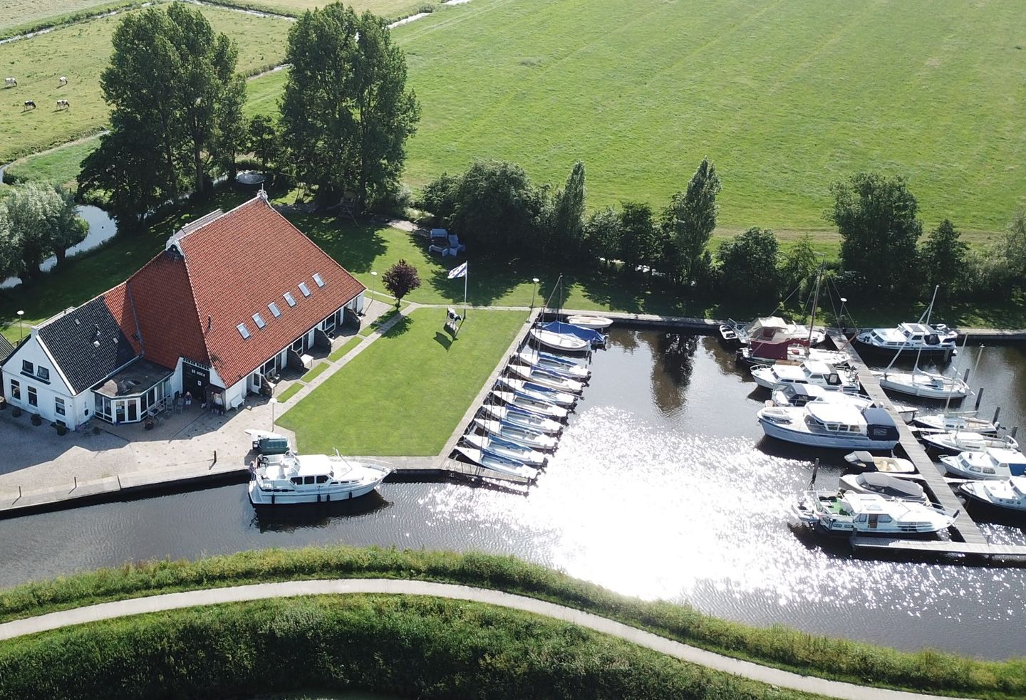 View photo 2 of Nummer 1