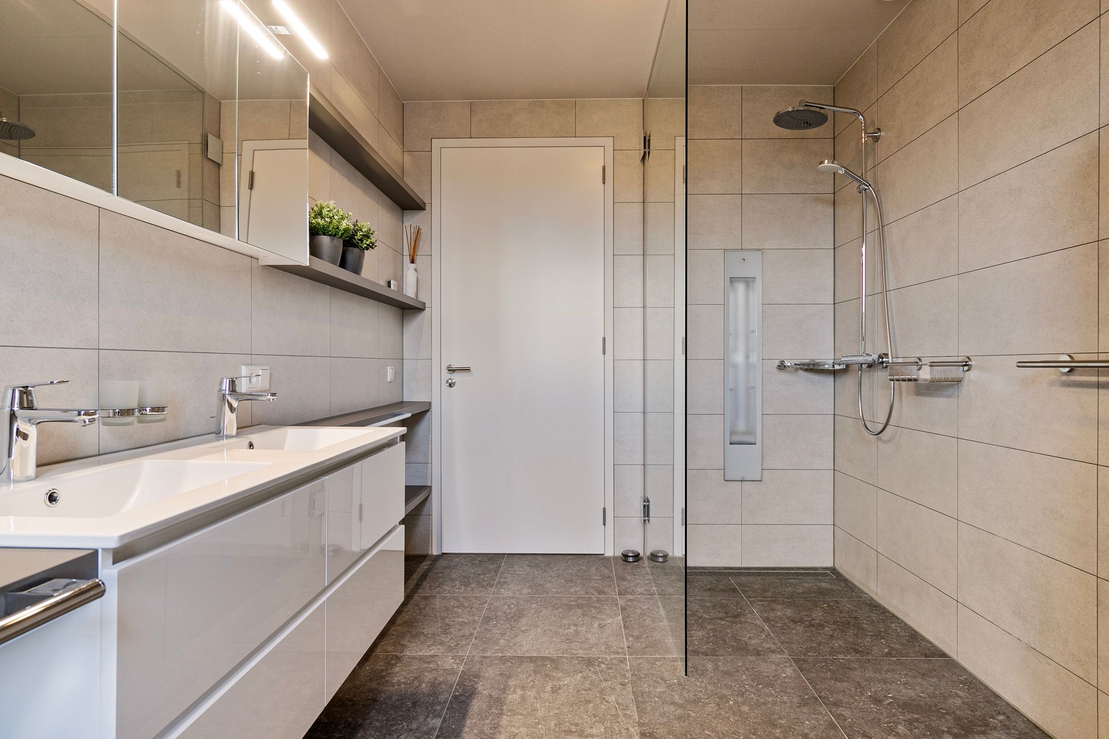 Photo 45 of Barend Veenendaalstraat 38