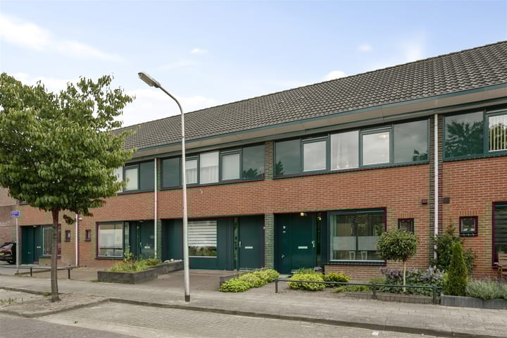 Photo 2 of Den Bestenstraat 26