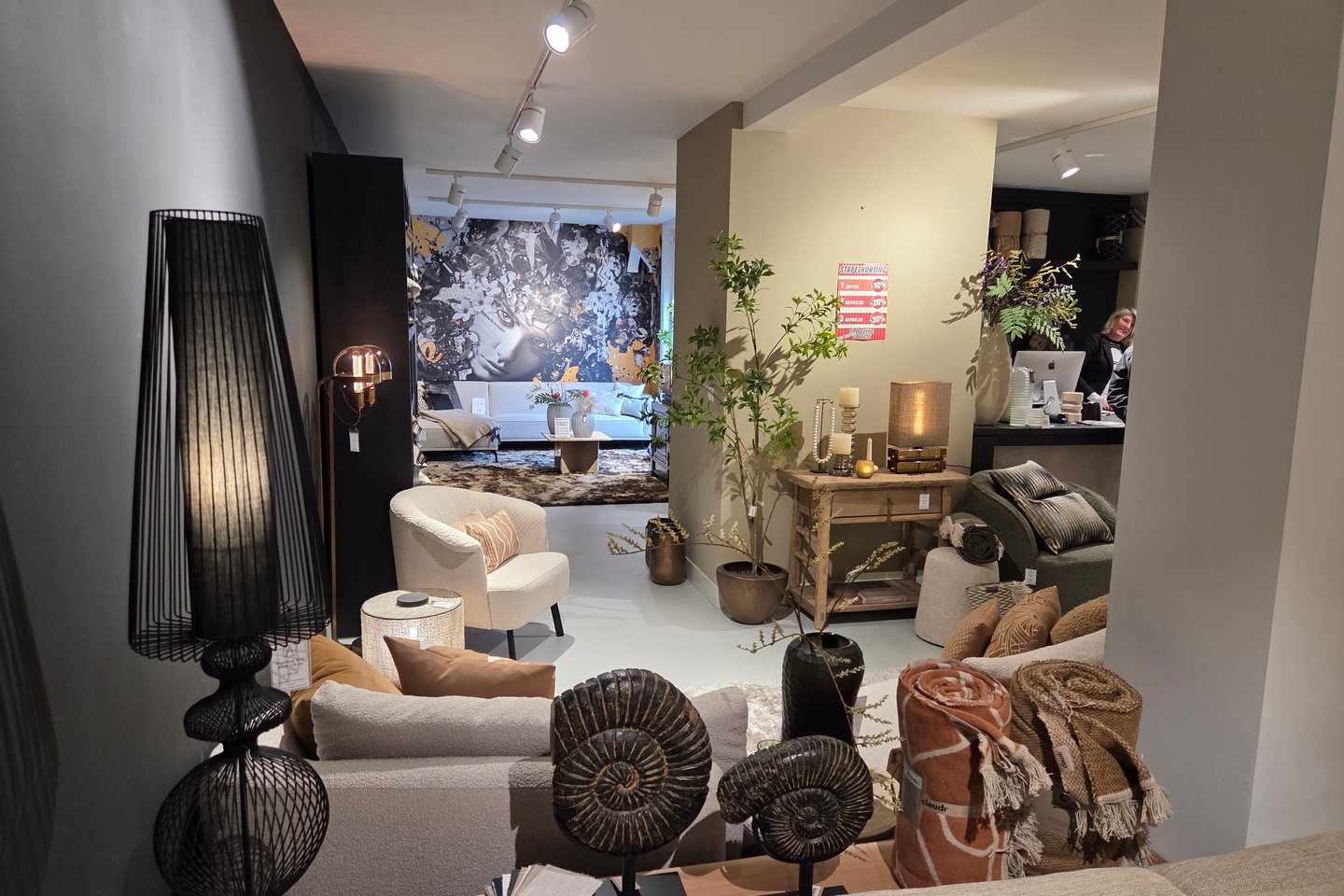 View photo 5 of Raadhuisstraat 52