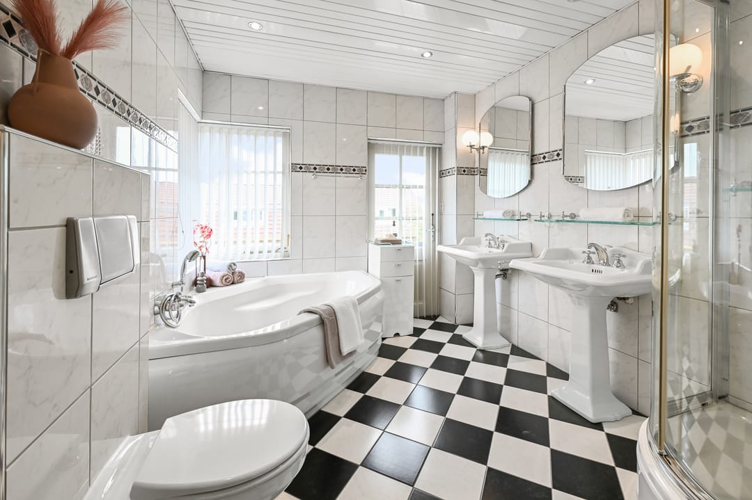 Foto 47 van Parallelweg 136