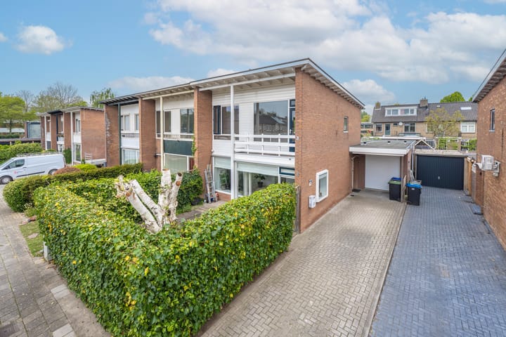 Foto 1 van Burgemeester Van den Steenstraat 8