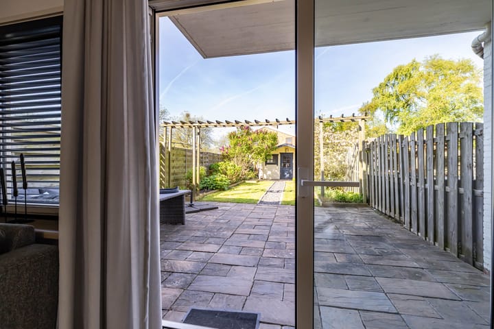 Foto 36 van Roerstraat 8