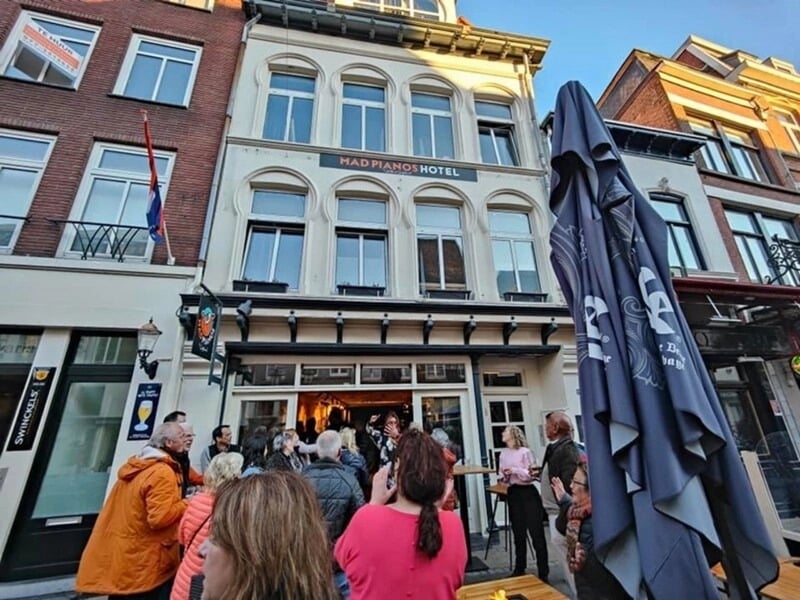Bekijk foto 1 van Parade 19