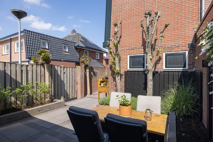 Foto 32 van Meeuwenweg 26