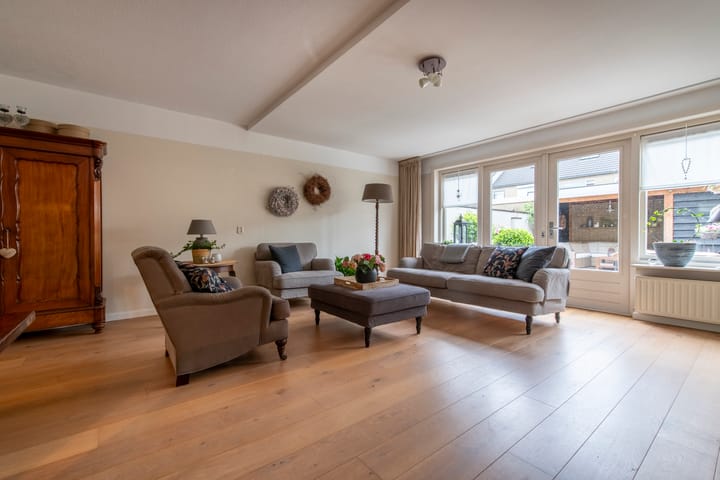 Foto 2 van Lucretia van Merkenlaan 7