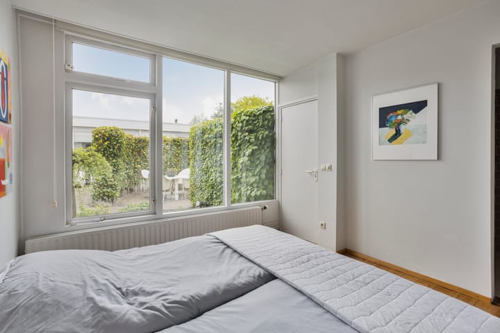 Photo 21 of Deken Swaensstraat 15