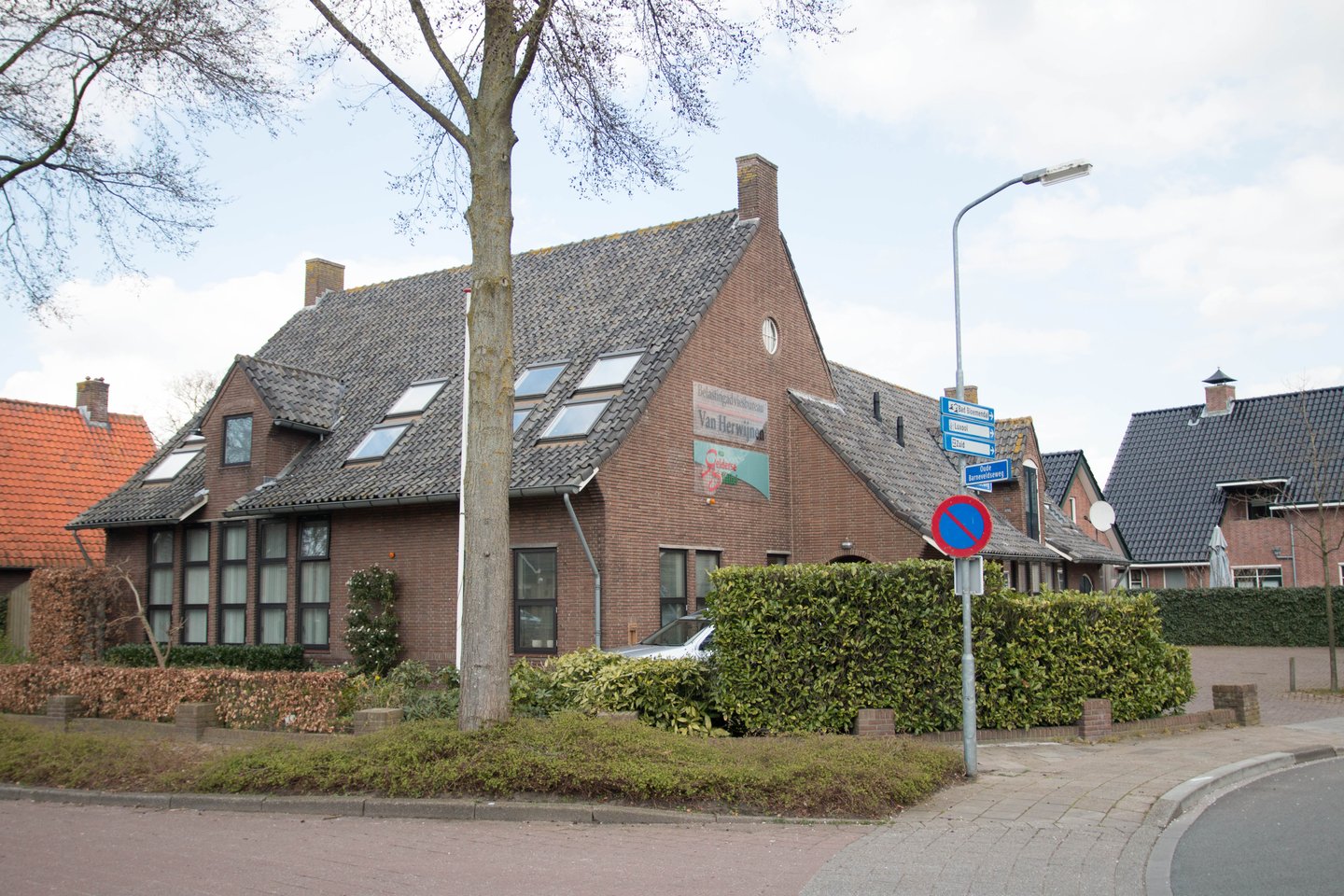 View photo 1 of Luxoolseweg 2
