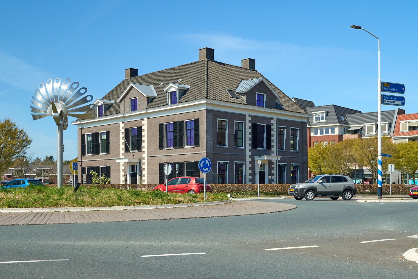 View photo 2 of Stationsstraat 2-B