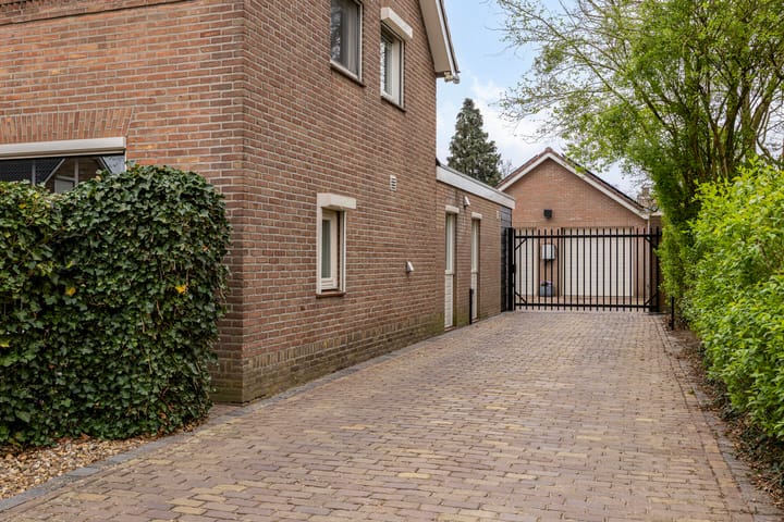 Photo 8 of Deken Fritsenstraat 59-B