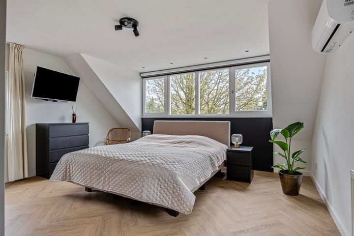 Photo 32 of Deken Fritsenstraat 59-B