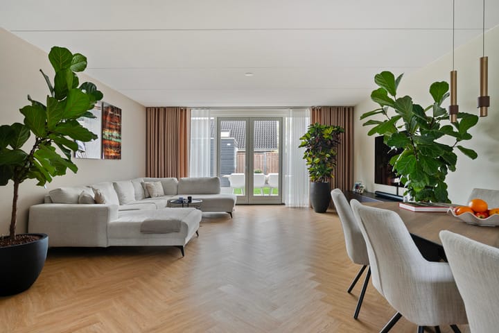 Foto 11 van Weegbree 60