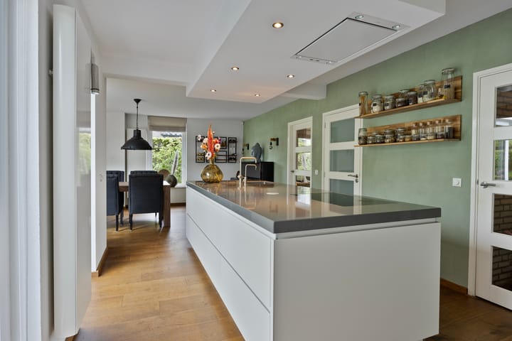 Foto 16 van De La Sallestraat 4