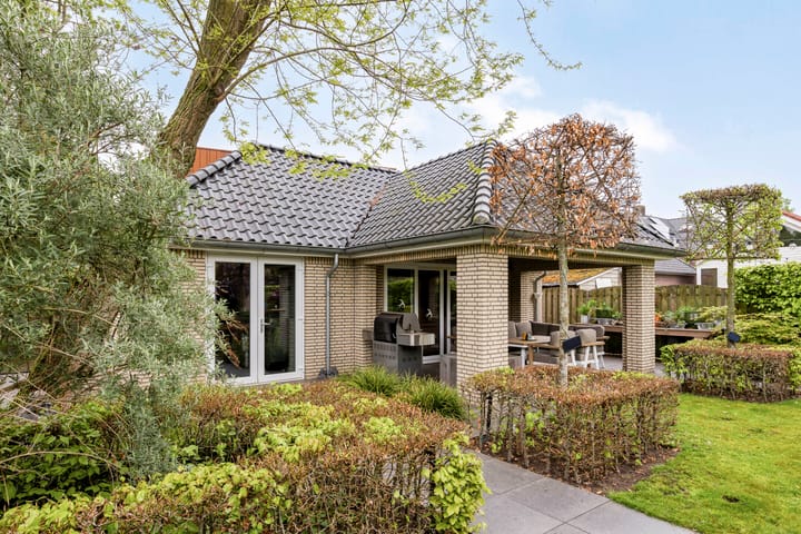 Foto 46 van De La Sallestraat 4