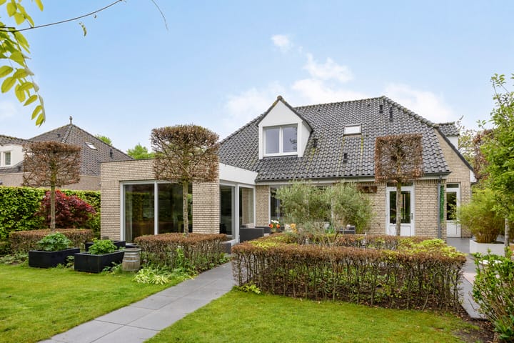 Foto 58 van De La Sallestraat 4