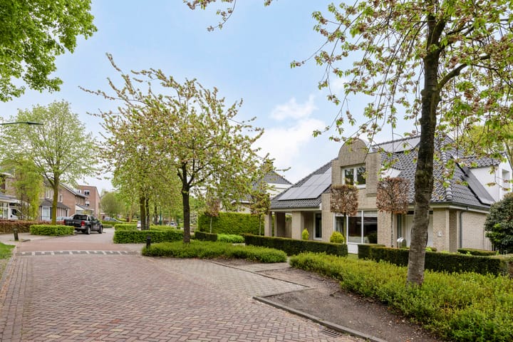 Foto 59 van De La Sallestraat 4