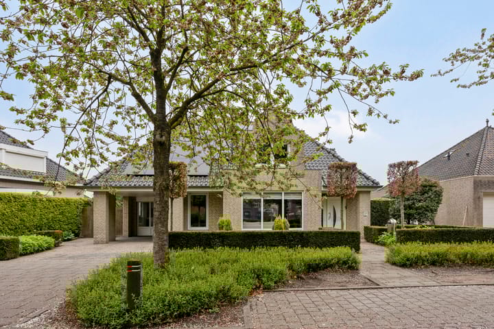 Foto 60 van De La Sallestraat 4