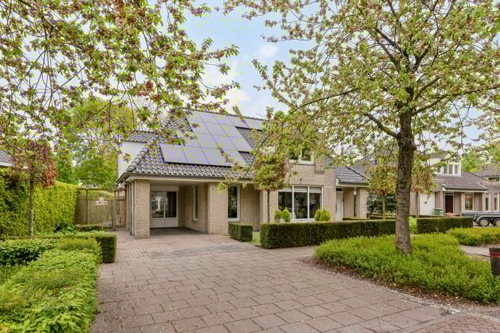 Foto 61 van De La Sallestraat 4