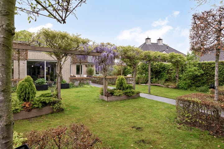 Foto 42 van De La Sallestraat 4