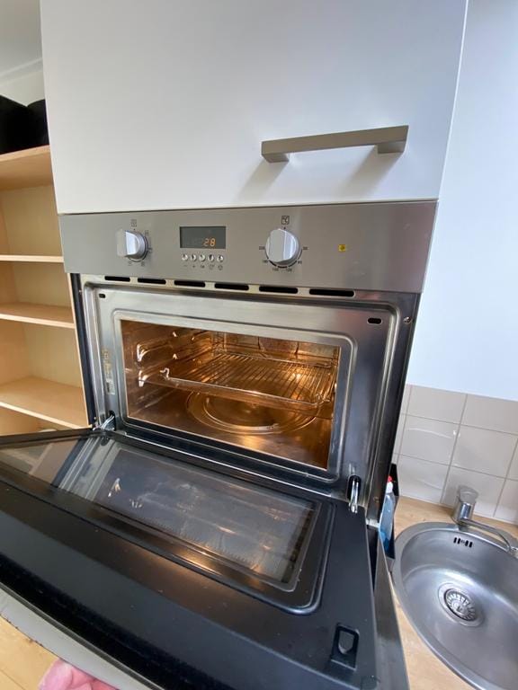 Photo 8 of Mauritsstraat 25-A