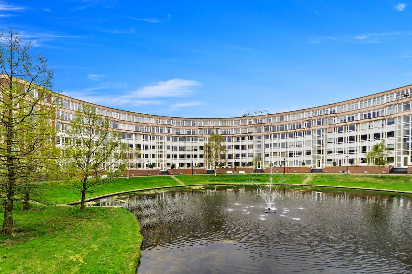 Foto 1 van Burgemeester De Monchyplein 151