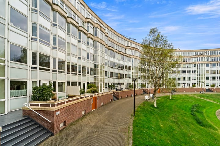 Foto 2 van Burgemeester De Monchyplein 151