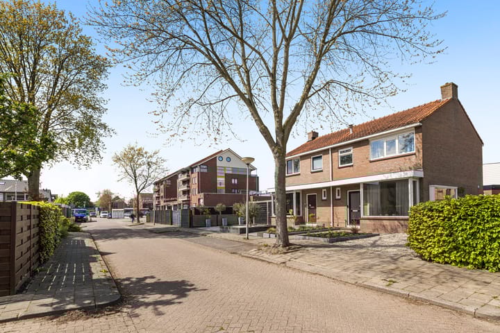 Foto 16 van Mr P J Oudweg 4