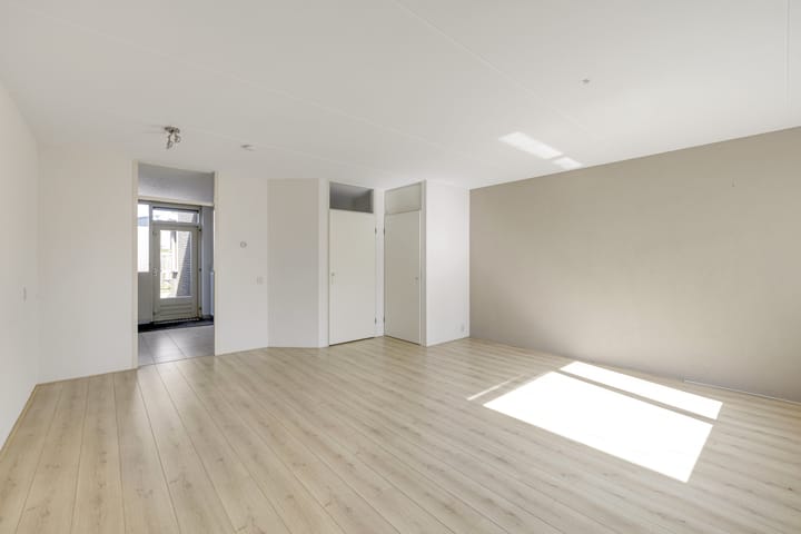 Photo 10 of Julianastraat 4