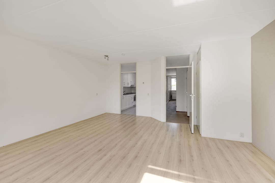 Photo 11 of Julianastraat 4