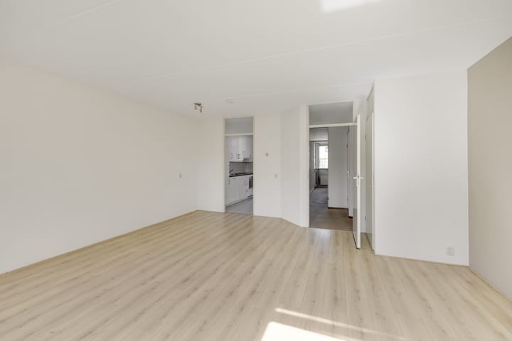 Photo 11 of Julianastraat 4