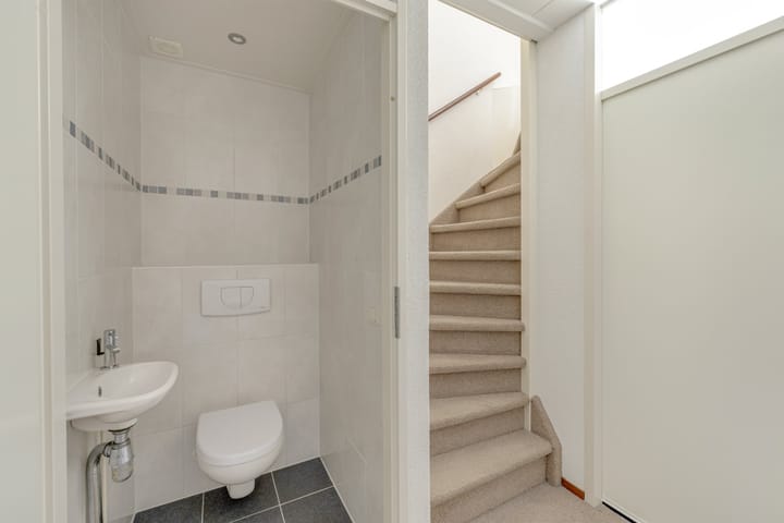 Photo 19 of Julianastraat 4