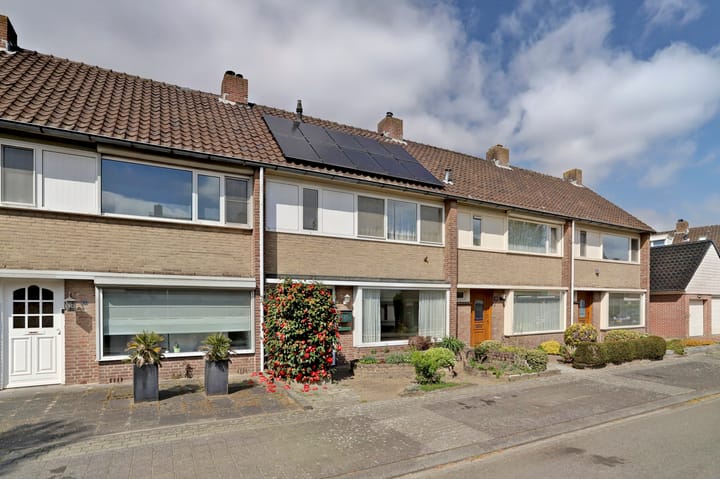 Photo 28 of Meidoornstraat 31