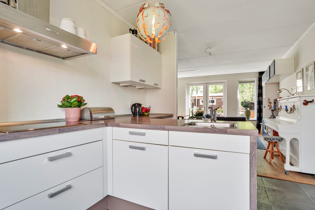 Foto 11 van Voorschotenstraat 14