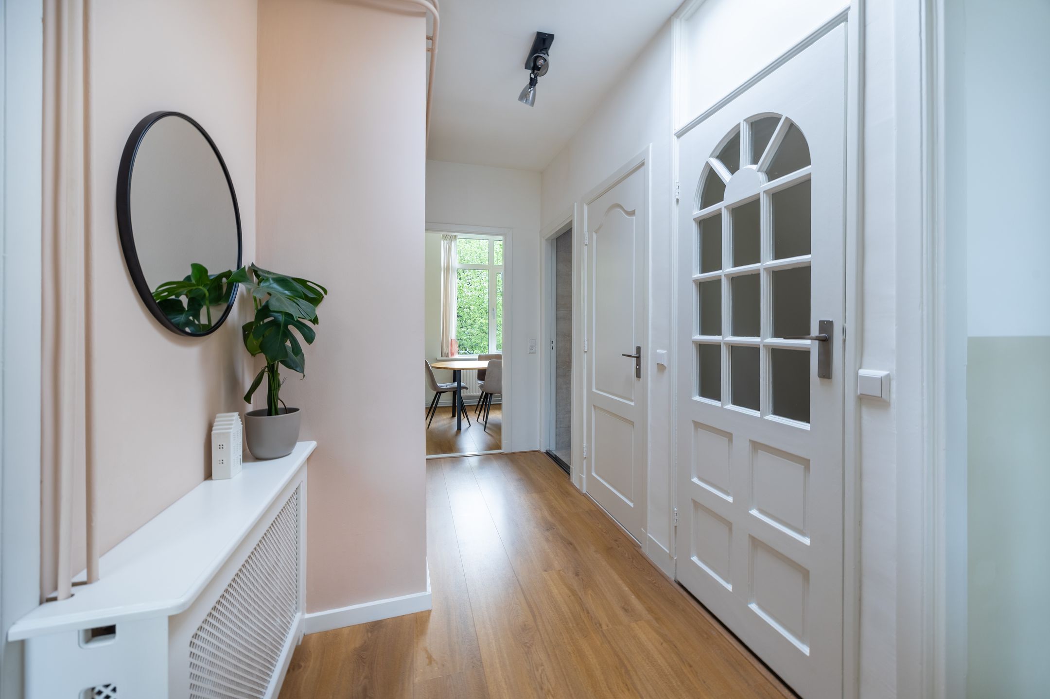 Foto 3 van Caan van Necklaan 289