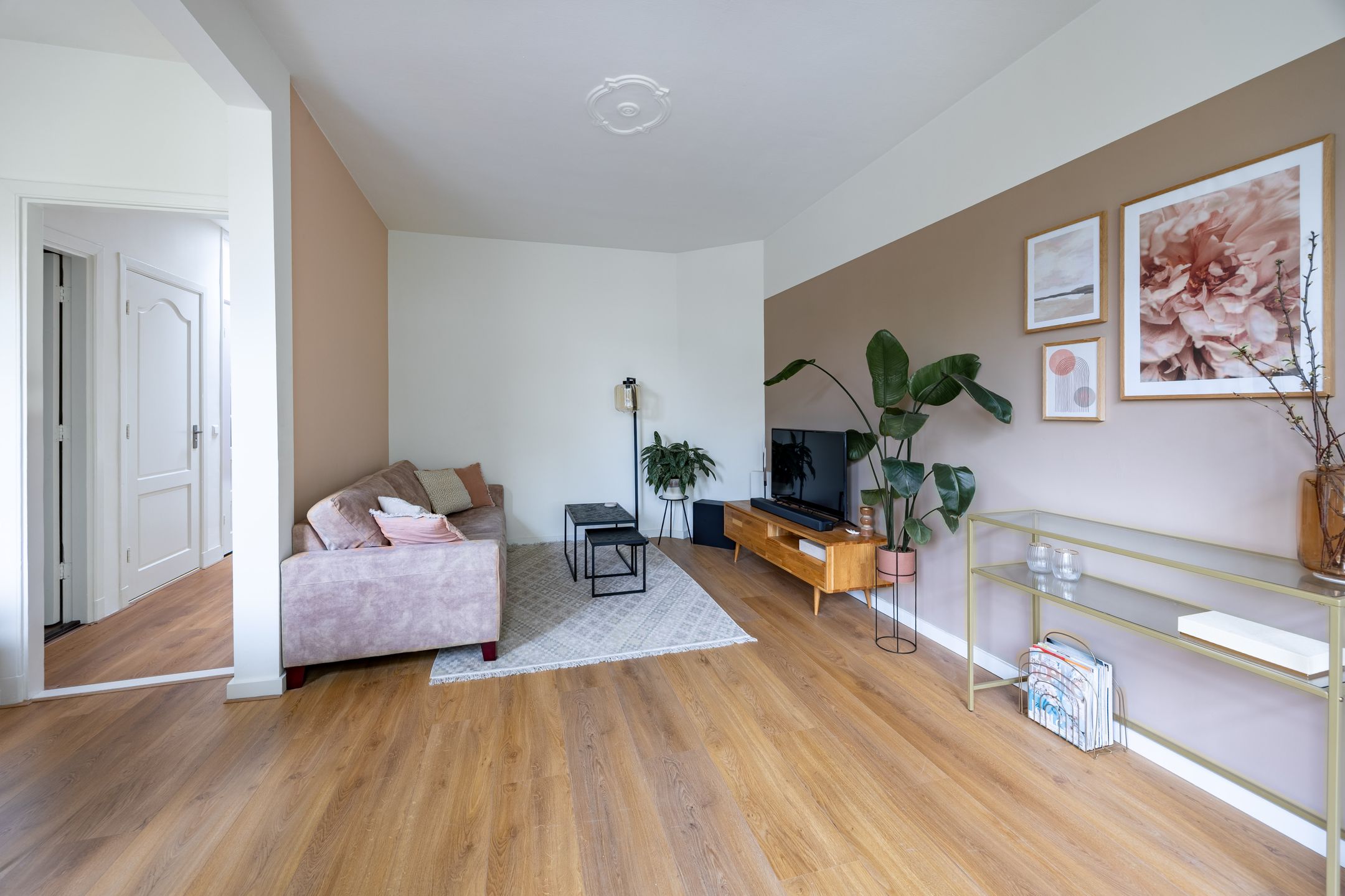 Foto 6 van Caan van Necklaan 289