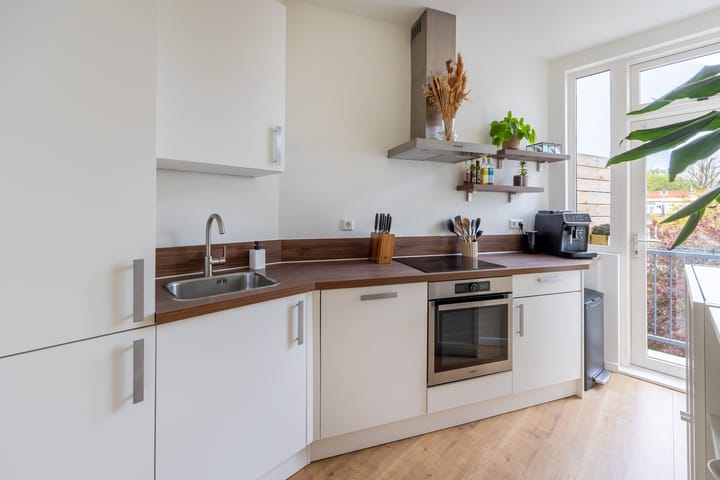 Foto 10 van Caan van Necklaan 289