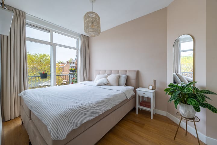 Foto 12 van Caan van Necklaan 289