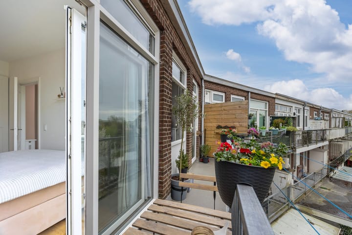 Foto 21 van Caan van Necklaan 289