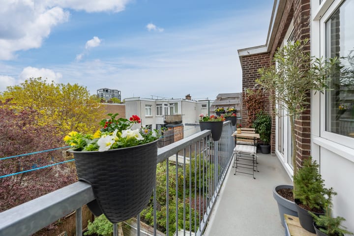 Foto 22 van Caan van Necklaan 289